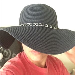 Women’s fashion hat